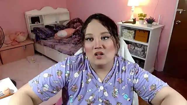 GiannaLopezSmith online show from November 18, 3:49 pm