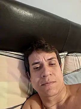 Snapshot of Tulio_maravilha12 chatting on February 5, 10:58 pm Tulio maravilha12 online show from February 5, 10:58 pm