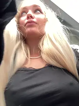 Snapshot of Milkyy_wway chatting on March 16, 10:44 am Milkyy wway online show from March 16, 10:44 am