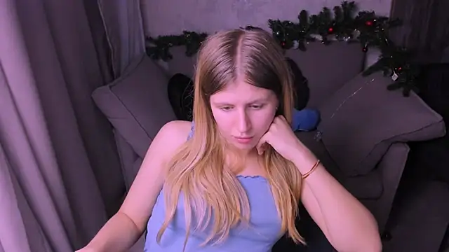 Snapshot of kirraa_ chatting on December 16, 1:31 am kirraa  online show from December 16, 1:31 am