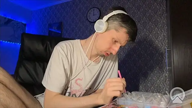 Aki-Laky online show from April 19, 10:01 pm