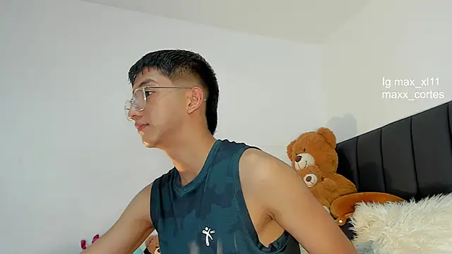 Snapshot of maxx_cortes chatting on February 6, 4:53 am maxx cortes online show from February 6, 4:53 am