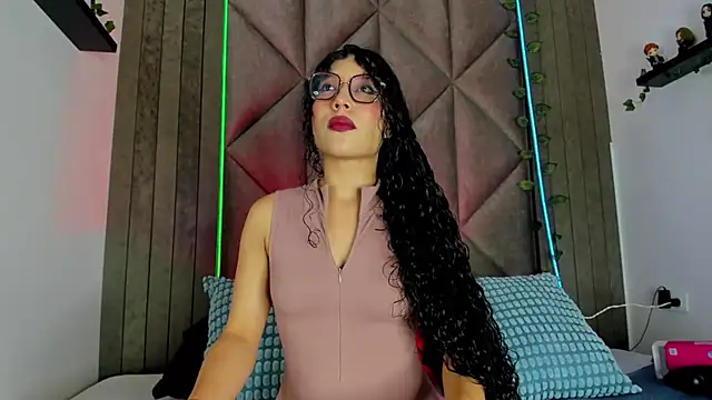 BriaConner  online show from December 18, 2:50 am