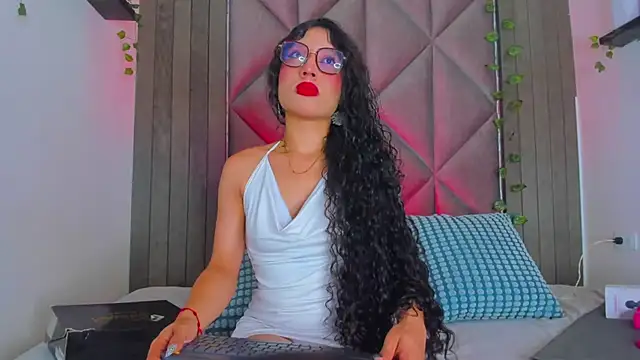 Snapshot of BriaConner_ chatting on June 15, 1:41 am BriaConner online show from June 15, 1:41 am