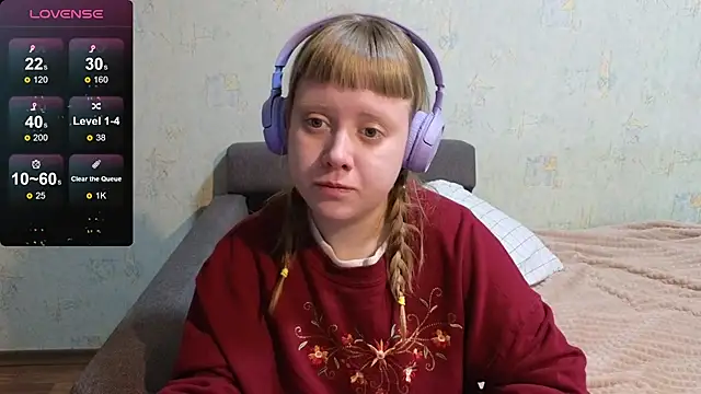 Snapshot of June_shy0 chatting on February 1, 7:51 am June shy0 online show from February 1, 7:51 am