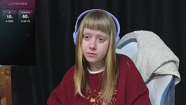 Snapshot of June_shy0 chatting on February 19, 7:04 am June shy0 online show from February 19, 7:04 am