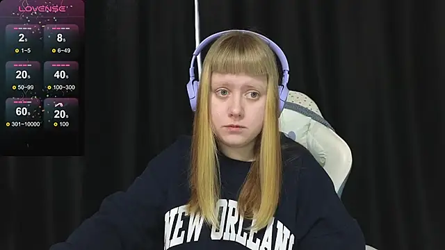 Snapshot of June_shy0 chatting on February 22, 8:24 am June shy0 online show from February 22, 8:24 am