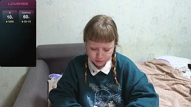 Snapshot of June_shy0 chatting on March 3, 7:03 am June shy0 online show from March 3, 7:03 am