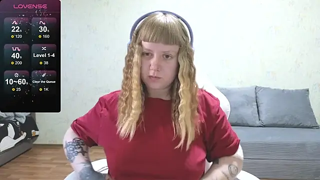 Snapshot of June_shy0 chatting on May 19, 7:15 am June shy0 online show from May 19, 7:15 am