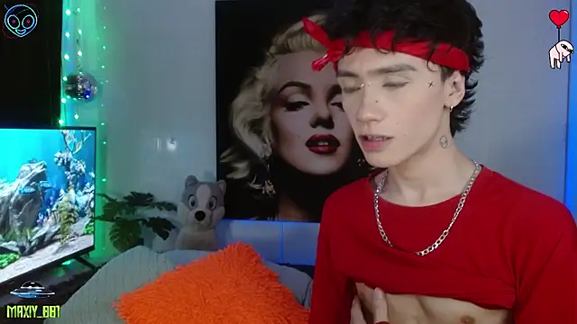 maxiy 001 online show from May 31, 11:17 pm