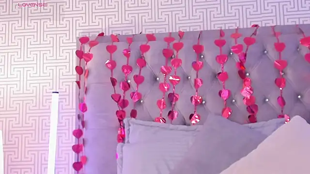 Snapshot of AriRobert_ chatting on February 15, 12:36 pm AriRobert online show from February 15, 12:36 pm