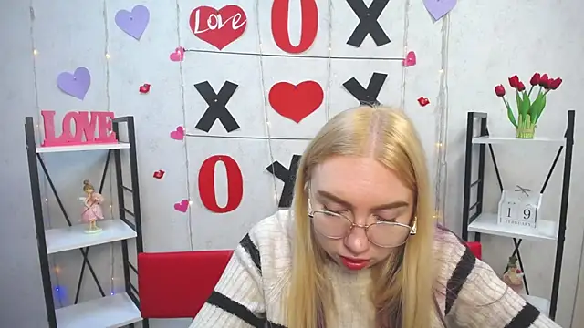 BeatriceFly online show from February 19, 1:28 pm