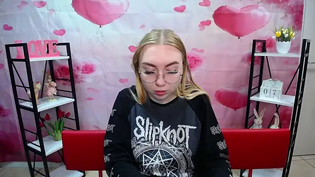 BeatriceFly online show from March 7, 1:30 pm