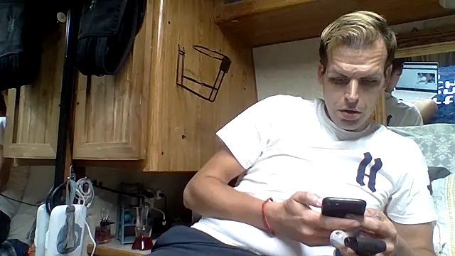 Snapshot of Dreagon79 chatting on October 4, 4:16 pm Dreagon79 online show from October 4, 4:16 pm