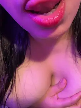 Snapshot of Veyolla_Beau chatting on July 7, 10:14 pm Veyolla Beau online show from July 7, 10:14 pm