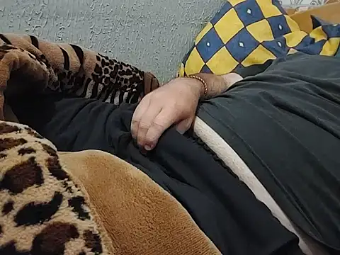 mfreitas005 online show from October 30, 11:49 pm