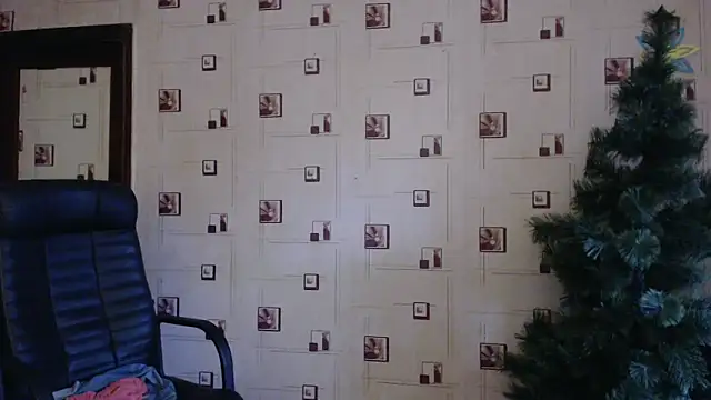 Snapshot of TasyaBigTTs chatting on December 20, 12:05 pm TasyaBigTTs online show from December 20, 12:05 pm