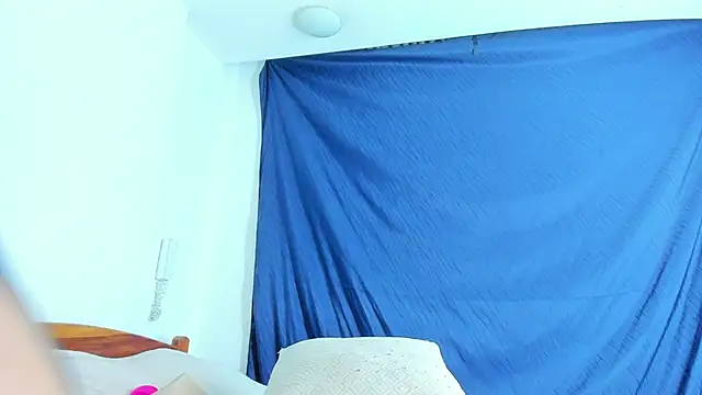 emiily15   online show from December 9, 11:03 pm