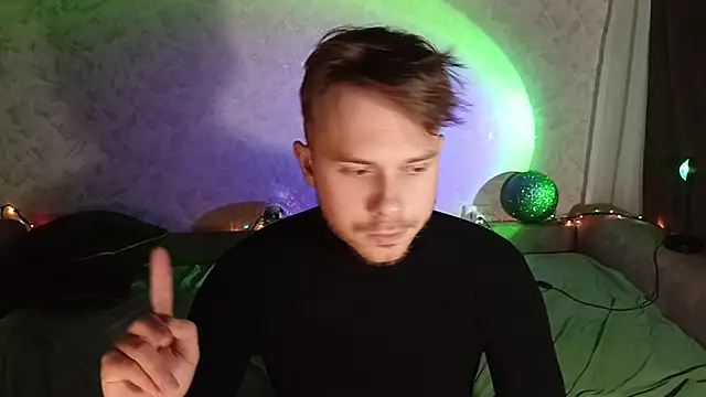 Snapshot of mike_peach chatting on December 28, 8:04 pm mike peach online show from December 28, 8:04 pm