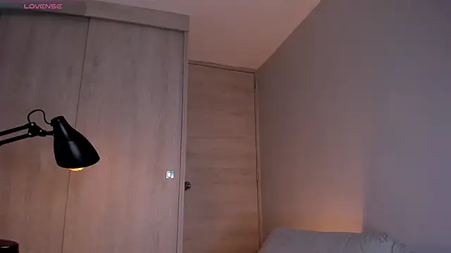 edrick walton1 online show from March 3, 1:31 pm