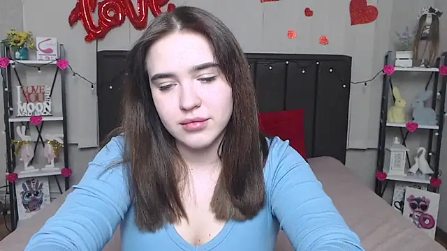 LauraHlot online show from February 27, 4:09 am