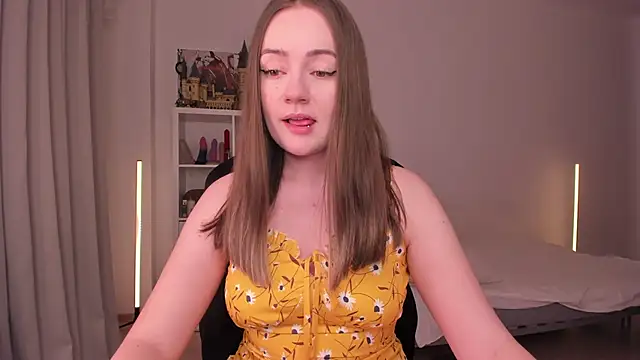 Snapshot of WalkingGirl chatting on February 8, 9:25 pm WalkingGirl online show from February 8, 9:25 pm