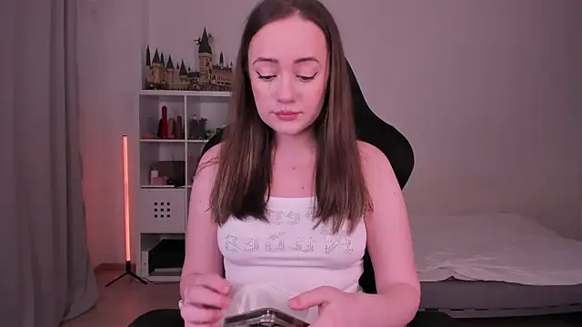 Snapshot of WalkingGirl chatting on February 26, 6:54 pm WalkingGirl online show from February 26, 6:54 pm