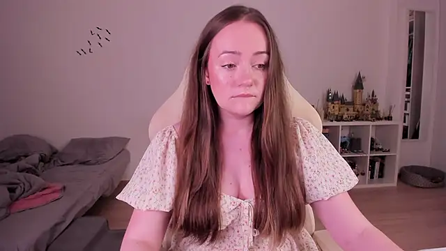 Snapshot of WalkingGirl chatting on November 6, 8:32 pm WalkingGirl online show from November 6, 8:32 pm