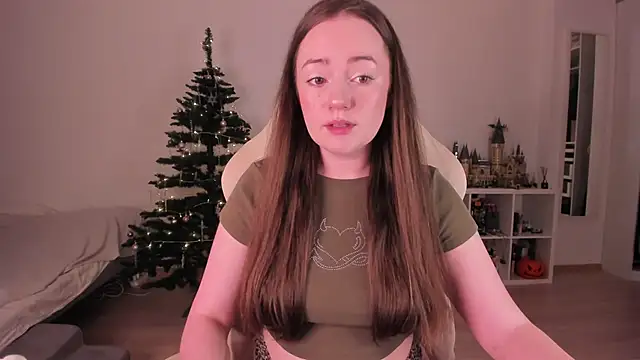 Snapshot of WalkingGirl chatting on December 18, 7:20 pm WalkingGirl online show from December 18, 7:20 pm