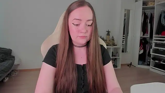 WalkingGirl online show from July 13, 10:18 am