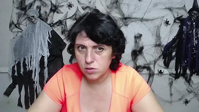 LuciaMii online show from October 25, 5:04 am