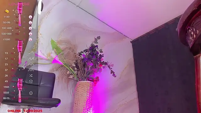 Snapshot of Karla-Ebony chatting on September 12, 2:06 pm Karla-Ebony online show from September 12, 2:06 pm