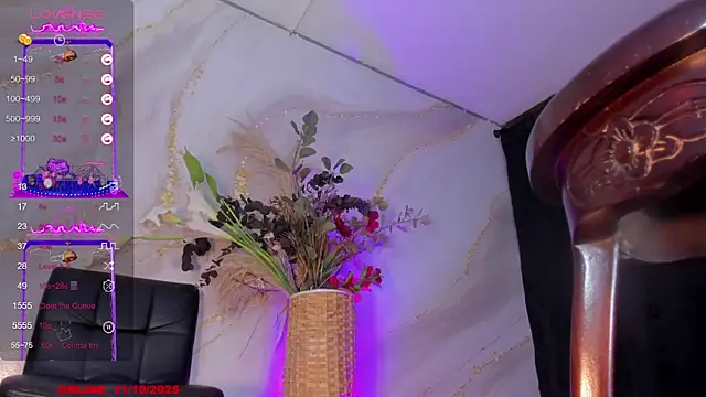 Snapshot of Karla-Ebony chatting on October 11, 1:53 pm Karla-Ebony online show from October 11, 1:53 pm