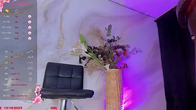 Snapshot of Karla-Ebony chatting on October 15, 1:55 pm Karla-Ebony online show from October 15, 1:55 pm