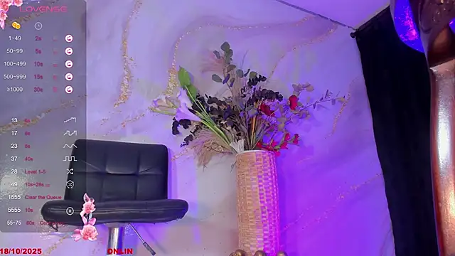 Snapshot of Karla-Ebony chatting on October 18, 1:56 pm Karla-Ebony online show from October 18, 1:56 pm