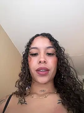 MarieLeon online show from May 16, 7:45 pm