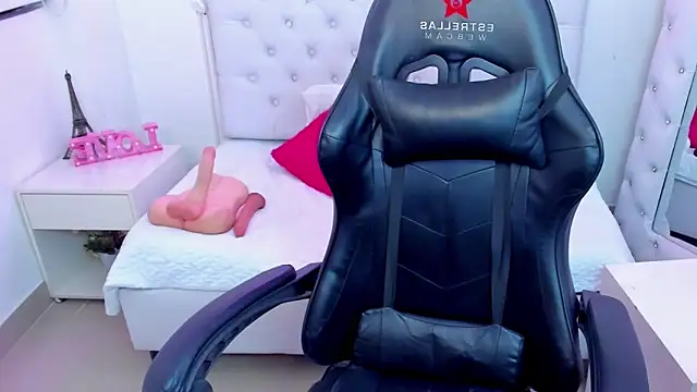 Snapshot of silvana__miller chatting on January 11, 10:07 pm silvana miller online show from January 11, 10:07 pm