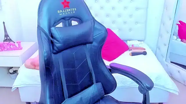 Snapshot of silvana__miller chatting on February 4, 7:00 pm silvana miller online show from February 4, 7:00 pm