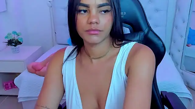 Snapshot of silvana__miller chatting on February 18, 7:09 pm silvana miller online show from February 18, 7:09 pm