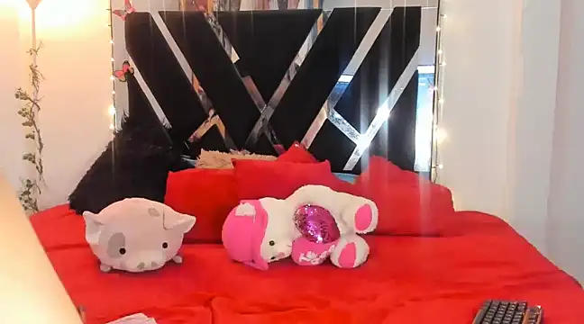 Snapshot of Charllote23 chatting on January 27, 11:43 pm Charllote23 online show from January 27, 11:43 pm