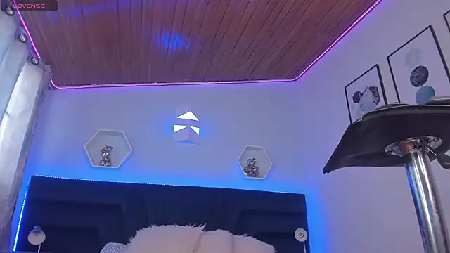 Snapshot of _gia_rose chatting on February 11, 5:29 pm gia rose online show from February 11, 5:29 pm