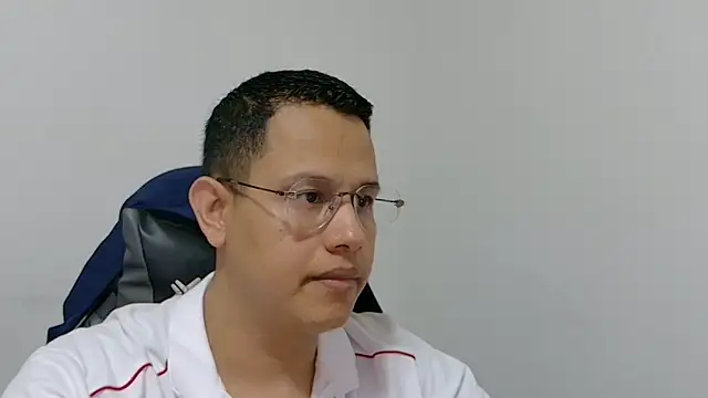Snapshot of LiamVidal chatting on June 17, 4:52 pm LiamVidal online show from June 17, 4:52 pm