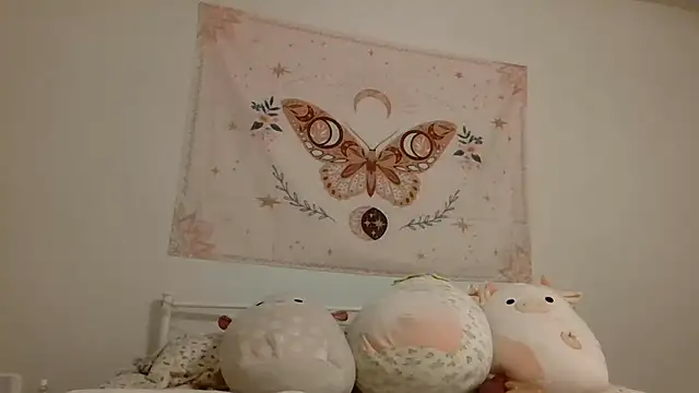 Snapshot of averietheangel chatting on January 6, 7:45 pm averietheangel online show from January 6, 7:45 pm