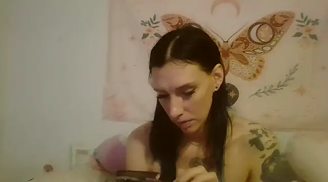 Snapshot of averietheangel chatting on February 28, 7:03 pm averietheangel online show from February 28, 7:03 pm