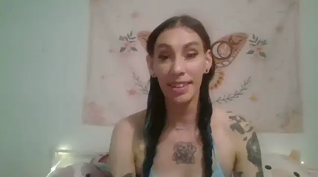 Snapshot of averietheangel chatting on March 2, 7:02 pm averietheangel online show from March 2, 7:02 pm