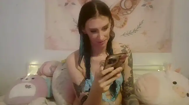 Snapshot of averietheangel chatting on March 2, 10:48 pm averietheangel online show from March 2, 10:48 pm