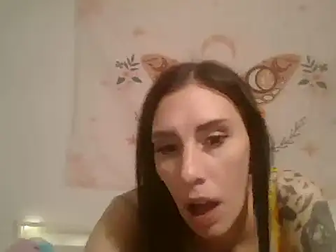 Snapshot of averietheangel chatting on March 6, 2:51 am averietheangel online show from March 6, 2:51 am