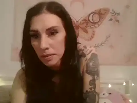 Snapshot of averietheangel chatting on March 9, 4:44 pm averietheangel online show from March 9, 4:44 pm