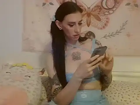 Snapshot of averietheangel chatting on March 13, 6:56 pm averietheangel online show from March 13, 6:56 pm