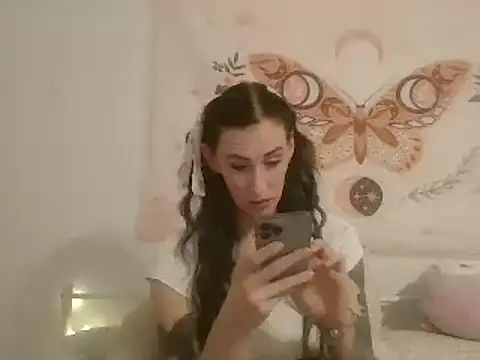 Snapshot of averietheangel chatting on March 21, 9:01 pm averietheangel online show from March 21, 9:01 pm